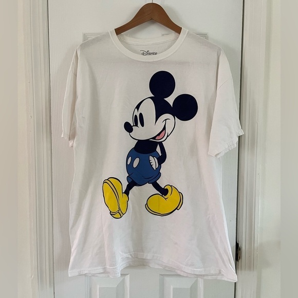 Disney Mickey Mouse men's tee- Size XL - Picture 1 of 3